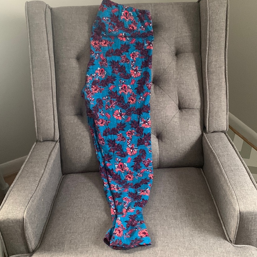 Lularoe TC blue floral leggings. Slight wear, pictured.